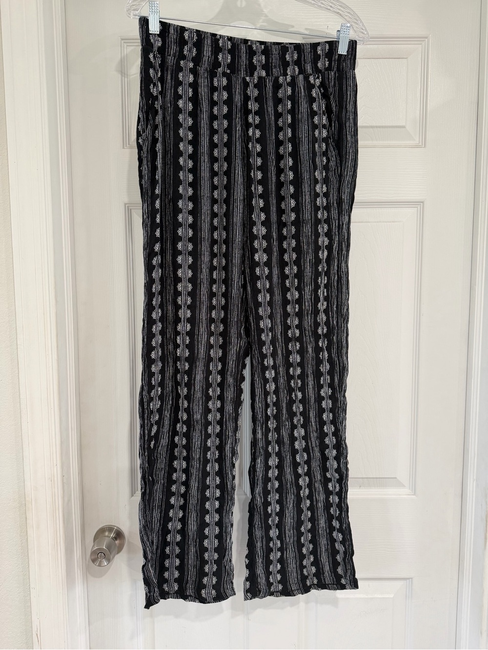 Black & Gray Patterned Wide-Leg Pants